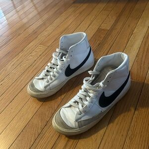 NIKE High top Blazers Black and White (Mens size 9.5)